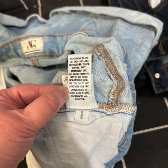 d/C Jeans by Pennington's Faded Shorts with Bleached out Leaf Pattern Size16 - Picture 9 of 10